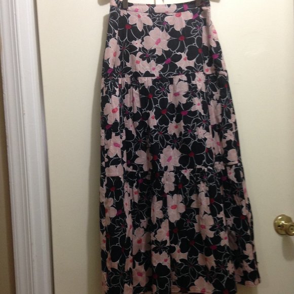 NWOT Gorgeous Floral Long Skirt - Picture 4 of 15
